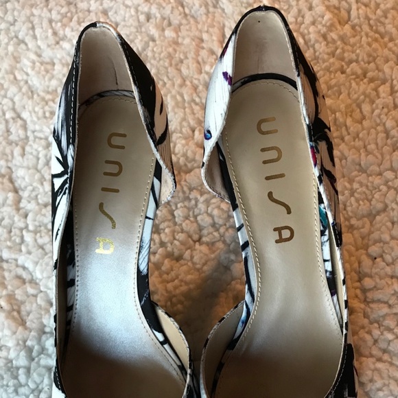 Unisa Floral Pump - Picture 3 of 7